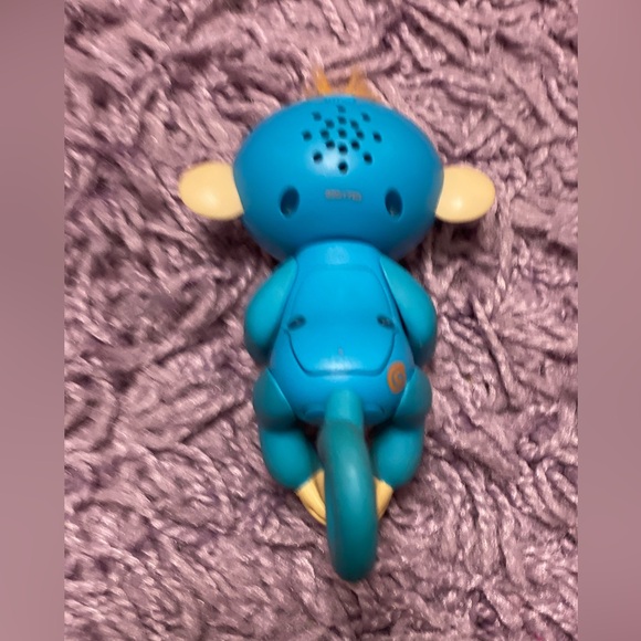 Fingerlings - Interactive Baby Monkey - Bella & - Picture 12 of 17